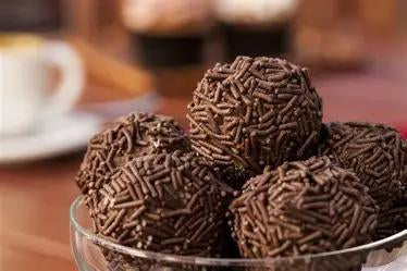 Brigadeiro 9 unidades image 0